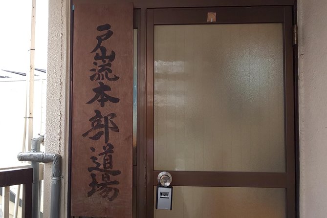 Tokyo:Samurai sword and archery class from a samurai descendant - Blade-line check and test cutting: the moment of truth