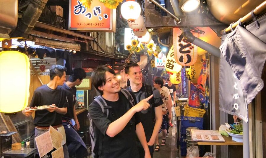 Tokyo: Shinjuku Bar Hopping with All-You-Can-Drink & Dinner - Meeting point and first walk: get your bearings fast