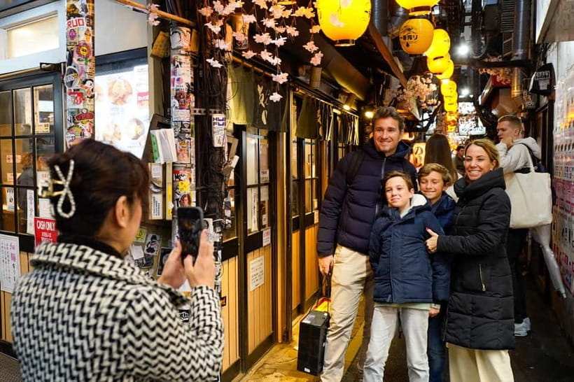 Tokyo: Shinjuku Golden Gai Bar Hopping Night Tour - Tokyu Kabukicho Tower Stop: A Helpful Pause Between Scenes