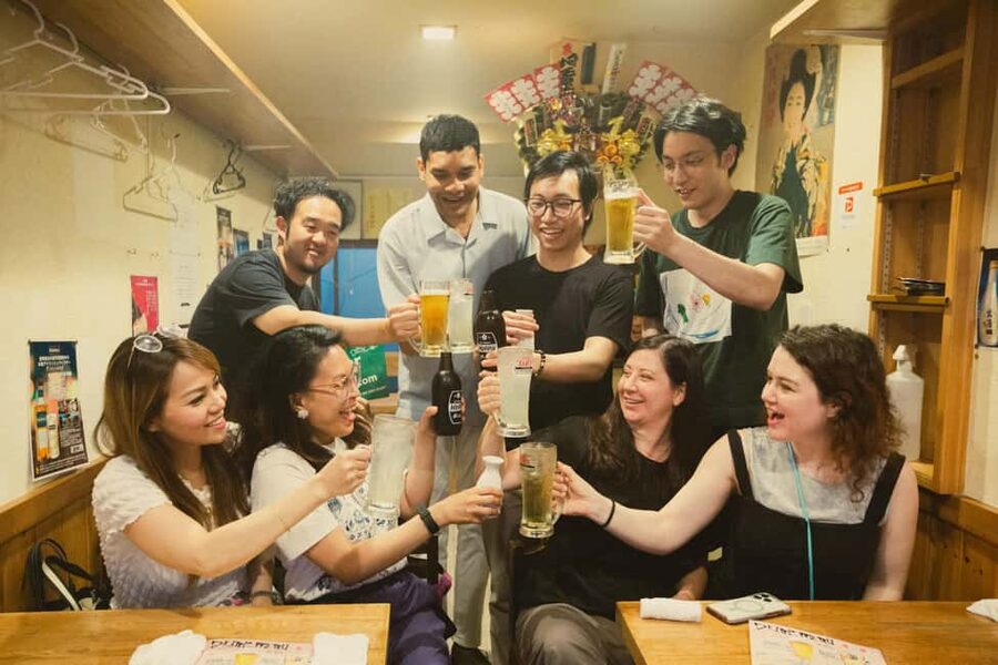 Tokyo: Shinjuku Izakaya and Golden Gai Bar Hopping Tour (2h) - Kabukicho Neon Walks: Where karaoke halls and izakaya alleys meet