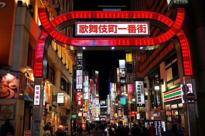 Tokyo Shinjuku Night Tour with Pachinko Gaming Experience - Stop 1: Kabukicho Back Streets and the “Ecosystem” of Shinjuku