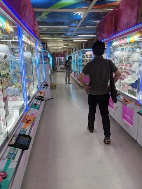 Tokyo Shinjuku : Private Walking Night Tour with Pachinko - Walking pace and route logic: why the stops feel connected