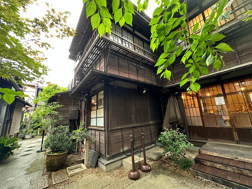 Tokyo:Stroll in Old traditional culture towns~Yanaka & Nezu - Yanaka Cemetery and the feeling of time in rows of trees