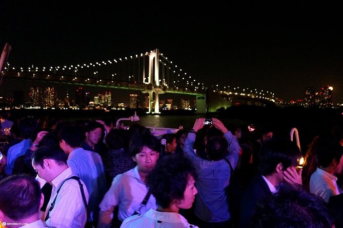 Tokyo Sunset Boat Party with Music Drinks and Vibes - Music, drinks, and the social mix onboard