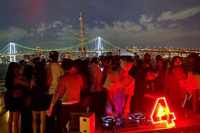 Tokyo Sunset Boat Party with Music Drinks and Vibes - Who this boat party suits best