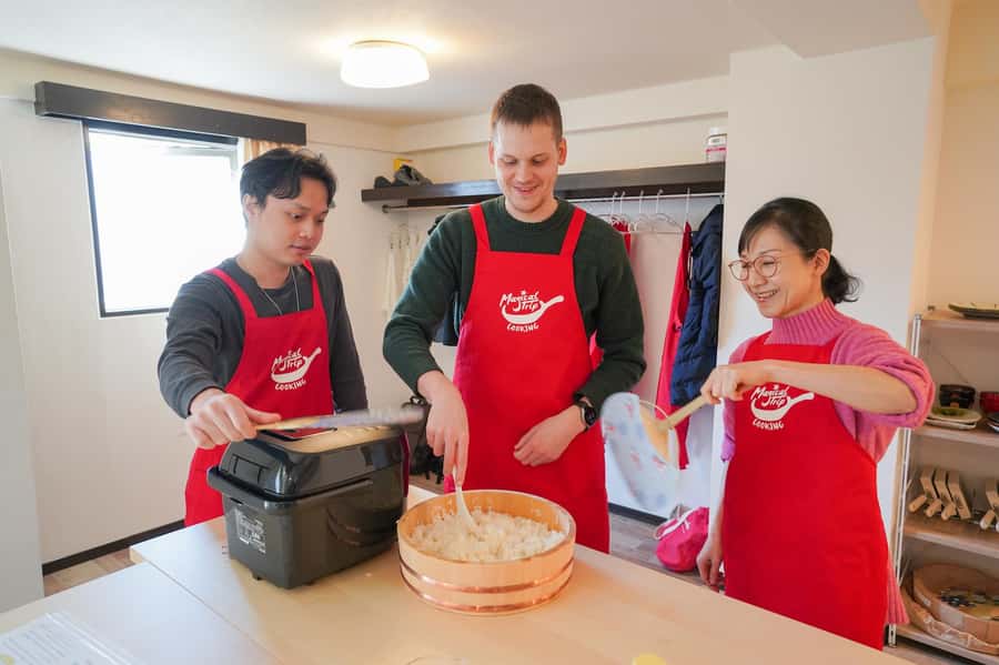 Tokyo: Sushi Cooking Class with Sake Tasting - Asakusa time after lunch: sightseeing on your schedule