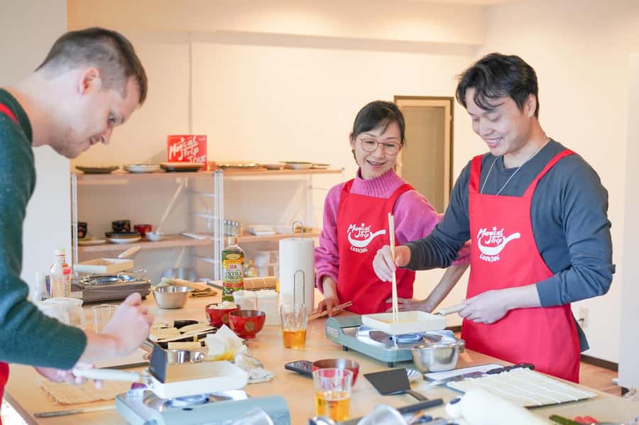 Tokyo: Sushi Cooking Class with Sake Tasting - Supermarket ingredient shopping: learning sushi flavors at the source