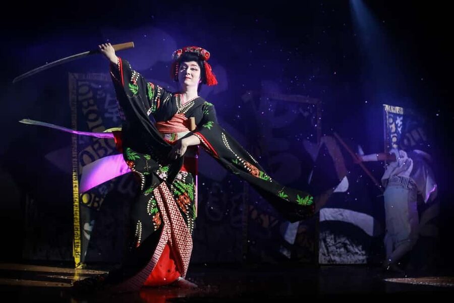 Tokyo: Taishu Engeki Show with Kimono and Sword Lesson - Your 3-hour plan: afternoon starts 2:20, evening starts 5:40