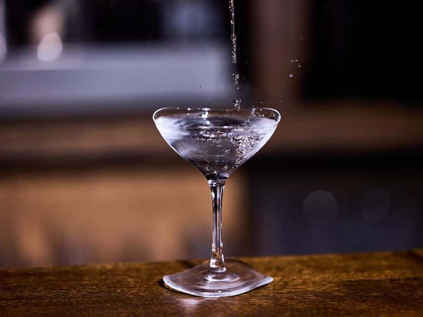 Tokyo: Tasting Japanese Whiskies Experience - Drinks, time, and the pacing rule that shapes the whole evening