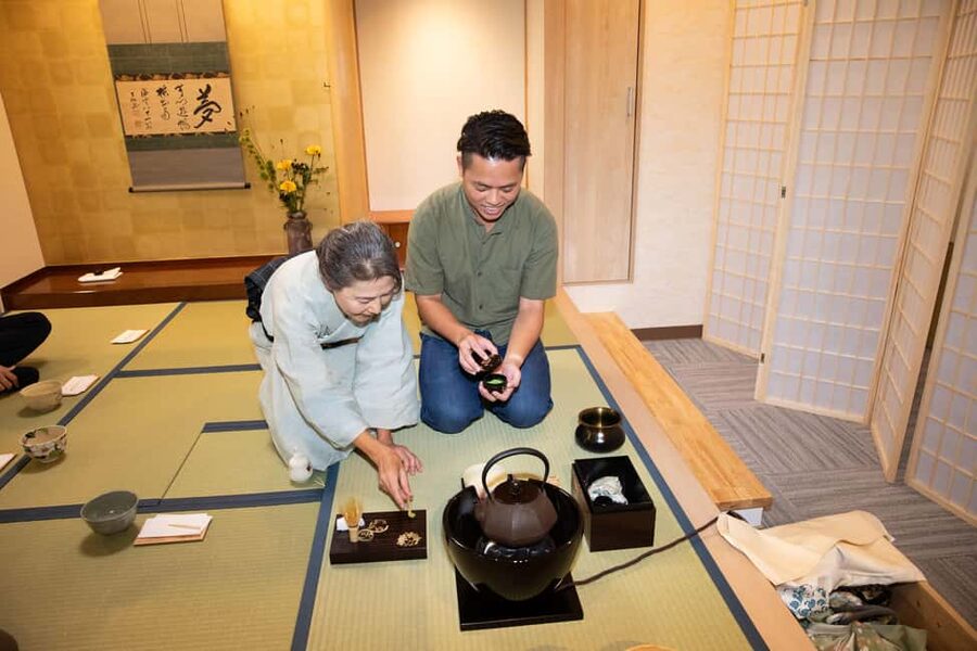 Tokyo: Tea Ceremony Experience in Asakusa - English-friendly teaching with small groups up to 8