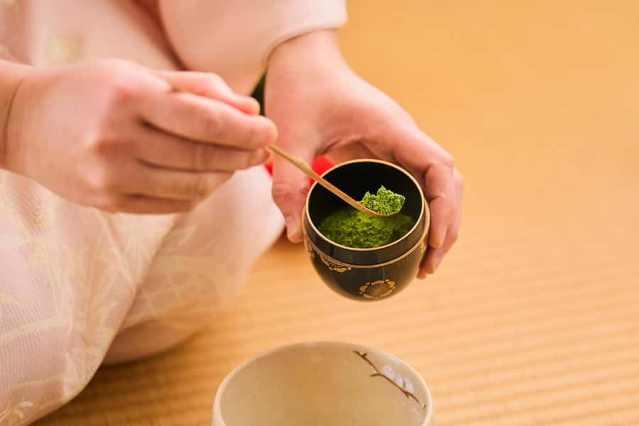 Tokyo: Tea Ceremony & Japanese Traditional Sweets - Otemae in action: watching the ceremony before you try it