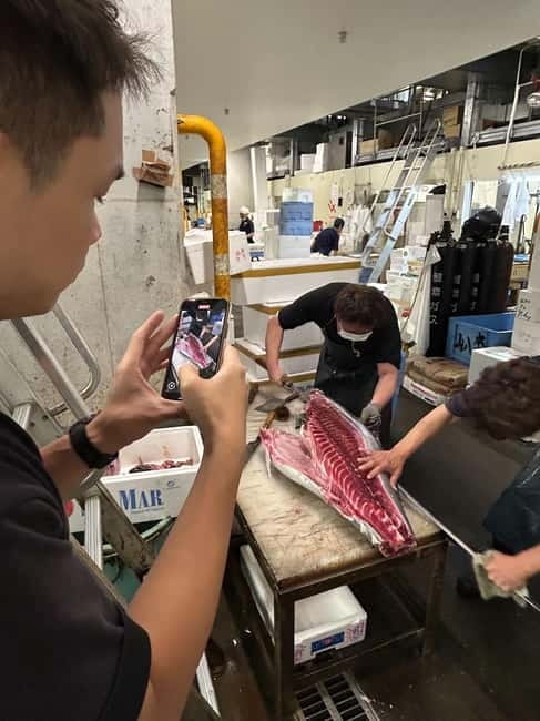 Tokyo Toyosu Tuna Auction + Breakfast (Sushi Dai or Bentomi) - Group size, pace, and how the guide shapes your experience