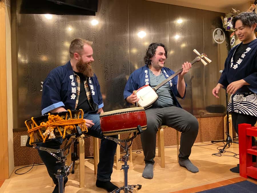 Tokyo: Traditional Asakusa Music Show with Dinner - The izakaya dinner shift: where traditional instruments take over