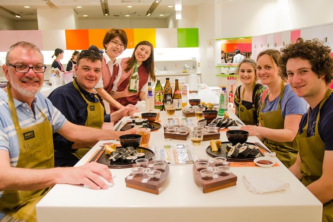 Tokyo Tsukiji Fish Market Tour and Sushi Making Lesson - Tsukiji Outer Fish Market walk: where samples turn into a real food education