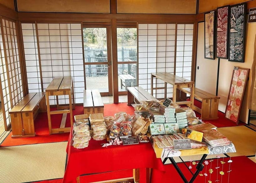 Tokyo: Tsukiji Market and Hama-rikyu Gardens Guided Tour - The 15-minute walk: using your time well before the garden