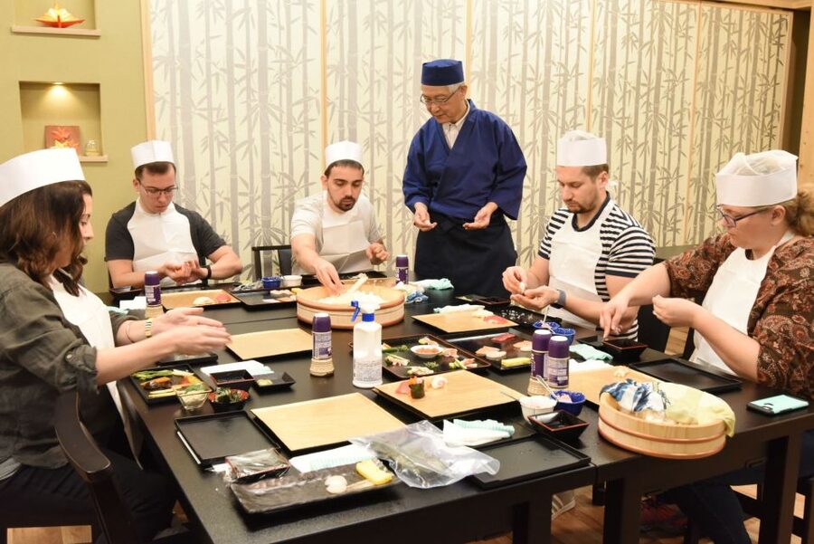 Tokyo: Tsukiji Market Guided Tour & Sushi-Making Experience - Sushi-Making Masterclass: Nigiri, Hosomaki, and Gunkanmaki