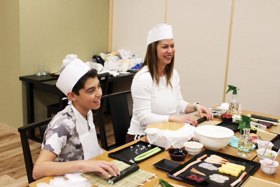 Tokyo: Tsukiji Market Guided Tour & Sushi-Making Experience - Price and Value: Is $177 a Good Deal in Tokyo?