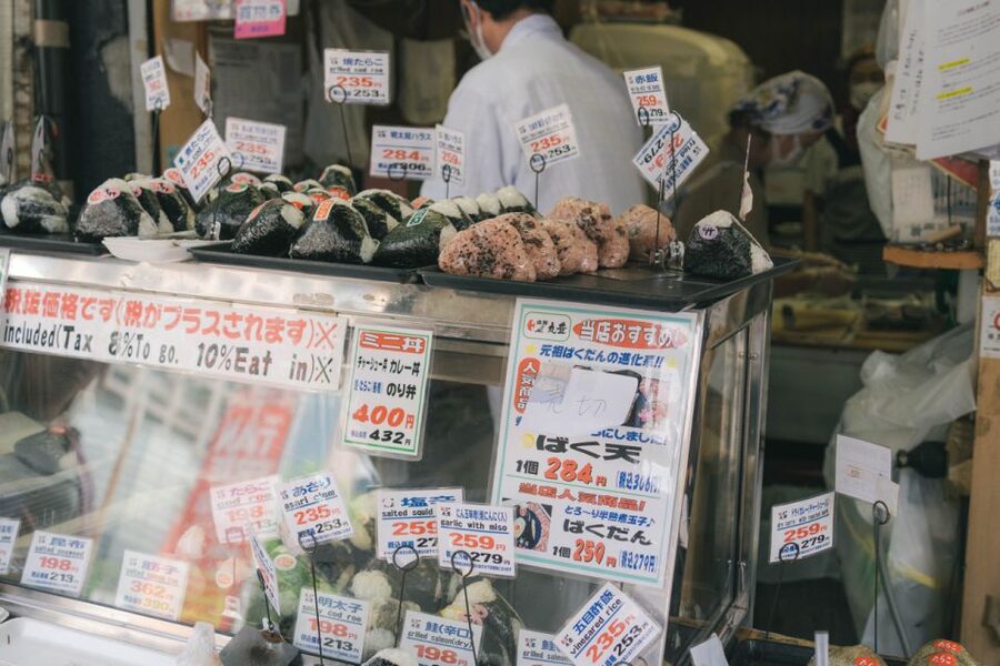 Tokyo: Tsukiji walk & sushi private tour with Uni Students - The conversation piece: learning Japan through student viewpoints