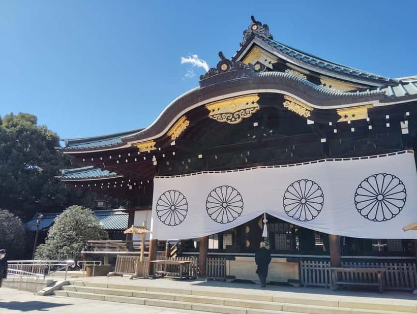 Tokyo War History Tour: Yasukuni Shrine & War Museum - Optional Chidorigafuchi National Cemetery: comparing religious vs state memorials