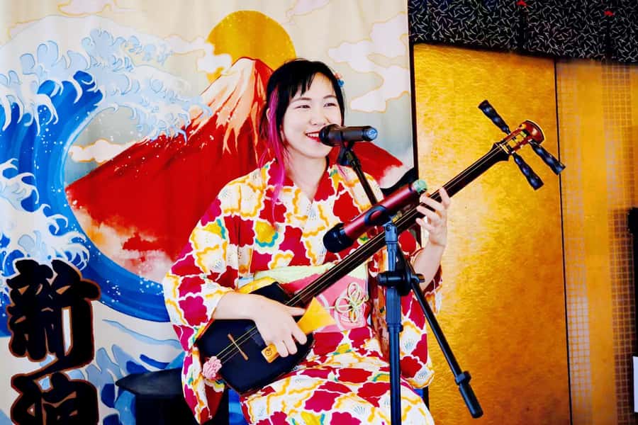 Tokyo: Yakatabune Dinner Cruise with Japanese Show & Drinks - The Japanese Show: Shamisen, Singing, Dancing, and Audience Fun