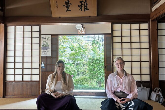 Tokyo Zen Meditation at Kinryu-ji Temple and Asakusa Walking Tour - Kaminarimon Gate: The Thunder Gate Photo Stop That Sets the Mood