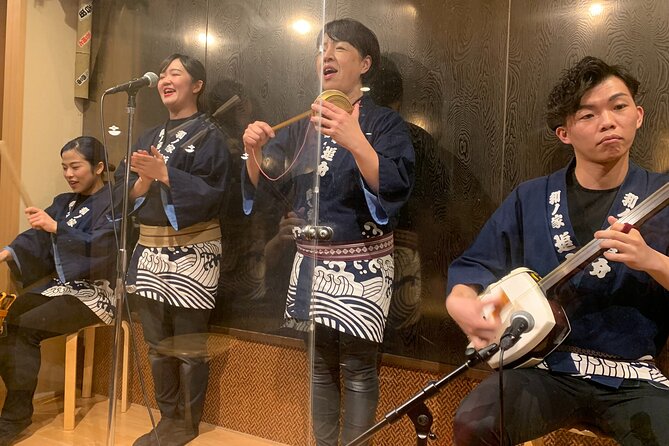 Tsugaru shamisen performance over traditional dinner - The 40-minute Tsugaru shamisen concert: how to watch it