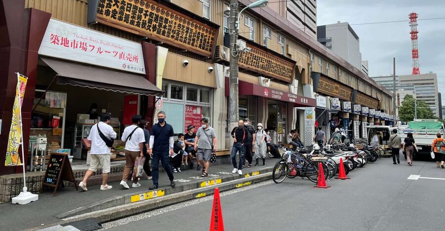 Tsukiji: Outer Market Walking Tour & Sake Tasting Experience - The Move to the Sake Salon: From Street Noise to Calm, Serious Tasting