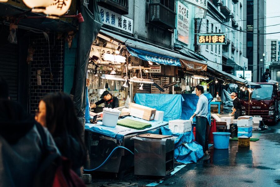 Tsukiji: Outer Market Walking Tour & Sake Tasting Experience - Walking Tsukiji Outer Market: Eat First, Then Shop Like a Local