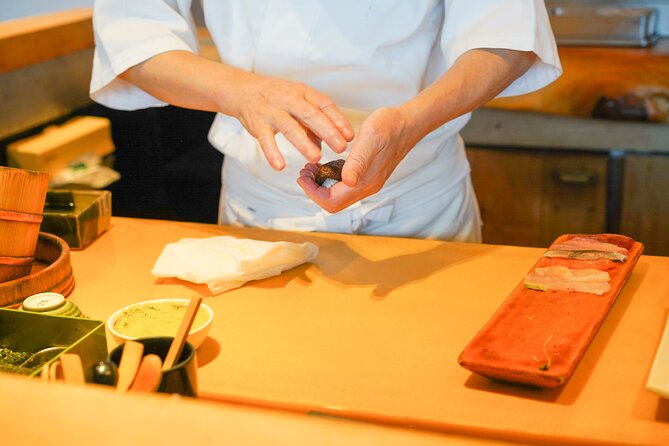 Vegan Friendly Sushi & Okonomiyaki Shibuya Night Foodie Tour - Stop 1: Shibuya Crossing for Photos and Instant Orientation