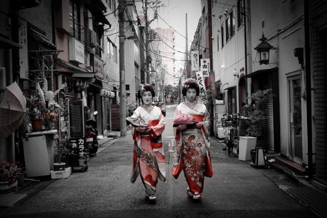 Watch the Young Geisha do their makeup and Get Ready! - Inside the kimono room: what you’ll watch and learn