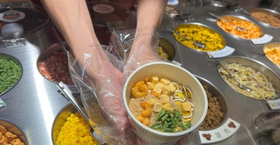 Yokohama: Guided Cup Noodles Museum Tour & Make Your Own Cup - Your guided start at Cup Noodles Museum Yokohama