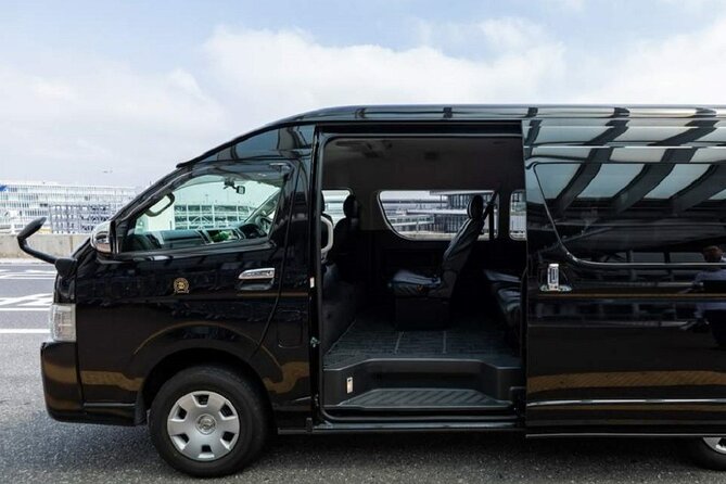 Yokohama Port: Private Arrival Transfers to Tokyo City Center - English and meet-up style: what works best